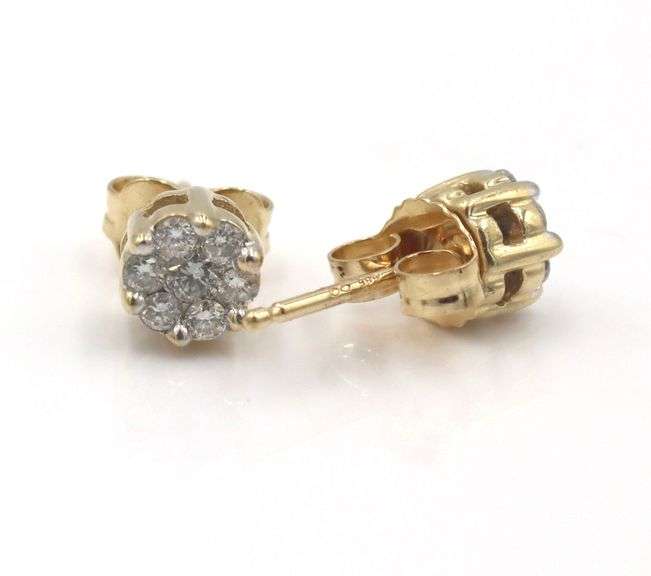 14kt Yellow gold 0.25ctw diamond cluster flower stud earrings