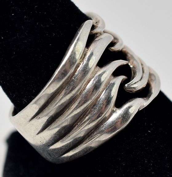 Intertwined Lined band Ring in Sterling Silver