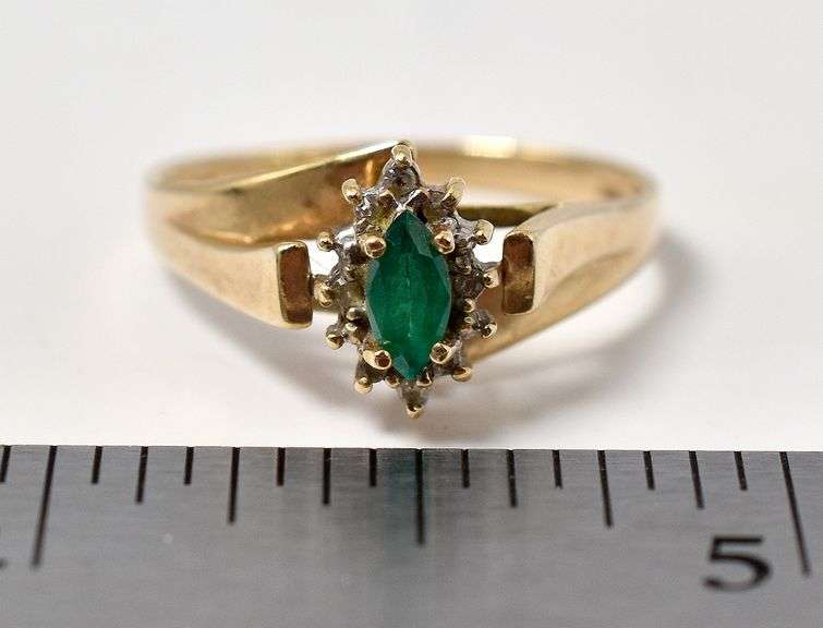 Beautiful 10K Yellow Gold Emerald Gemstone and Diamond Ring