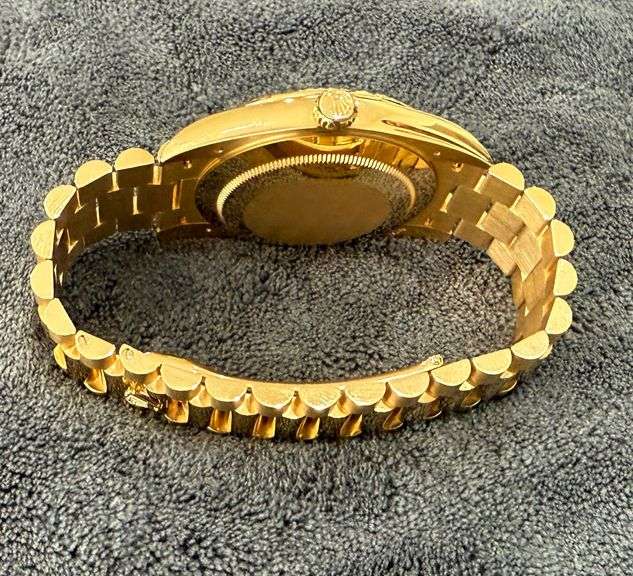 NEW! All original, Rolex Day-Date President 40mm – 18K Yellow Gold with Black Dial & Baguette Diamon