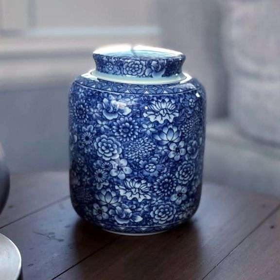 Chinese Imperial Enamel Porcelain Jar