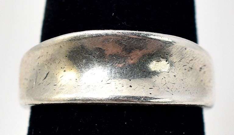 Simple Band Ring in Sterling Silver