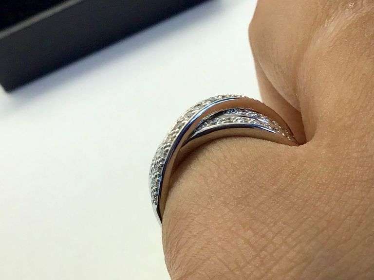 14K White Gold Round Brilliant Cut Diamond Ring
