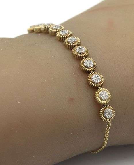 0.40ctw Round brilliant cut diamond cluster circle adjustable bracelet