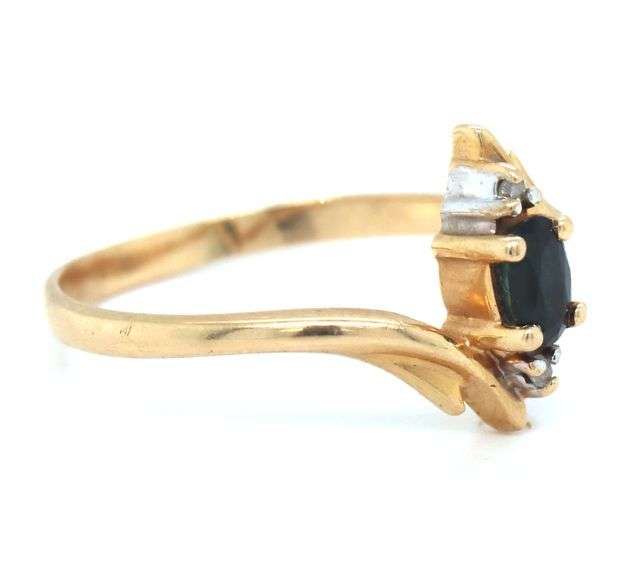 14kt Yellow gold marquise blue sapphire ring