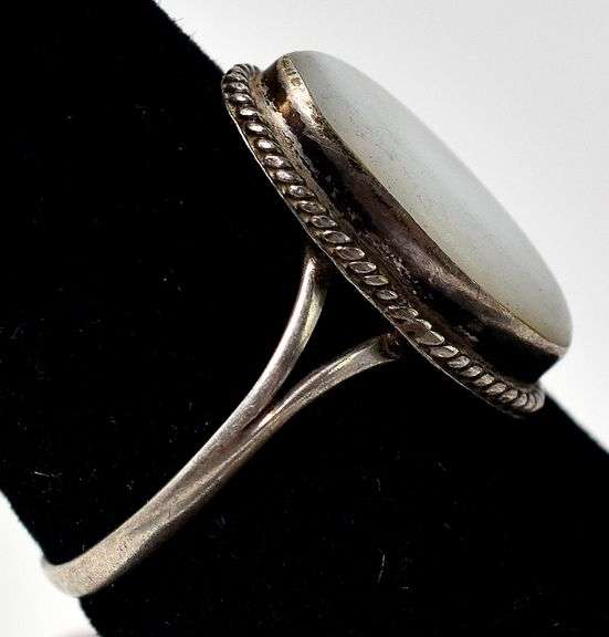 Vintage Mother of Pearl Ring in Sterling Silver