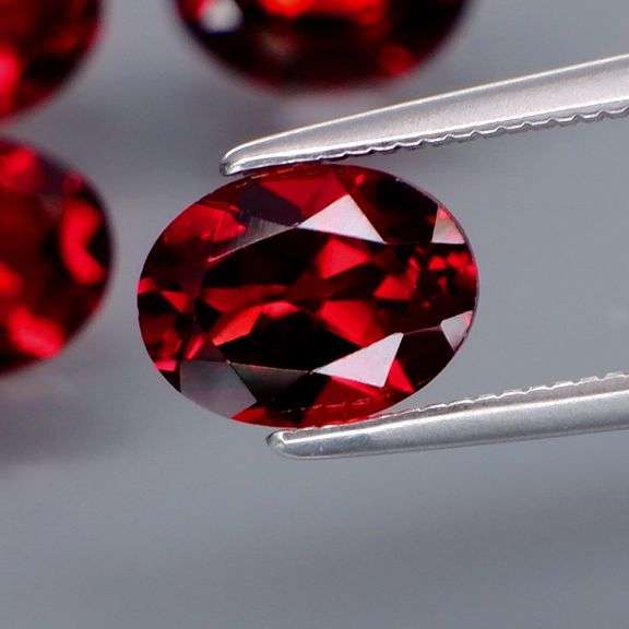 Outstanding color! 7.20ct real ruby red Garnet set!!
