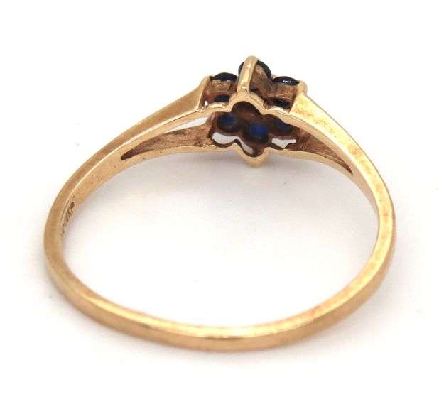 10kt Yellow gold blue sapphire flower style ring
