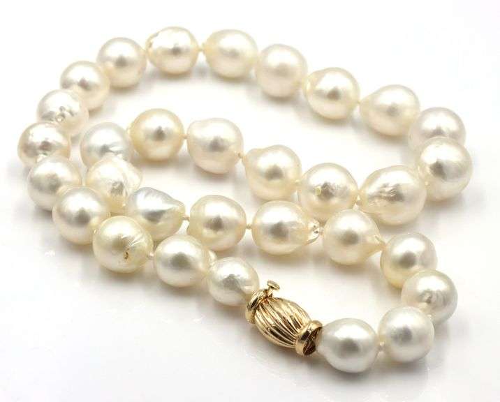 9.5-13.5mm Baroque pearl strand necklace