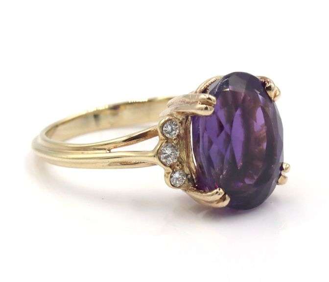 14kt Yellow gold oval amethyst and diamond ring