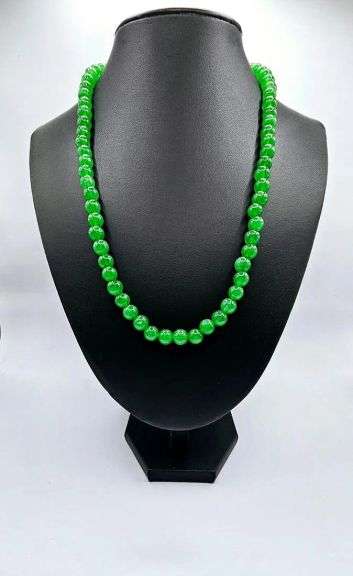 Beautiful 242.5 Ctw Natural Untreated Jade Necklace