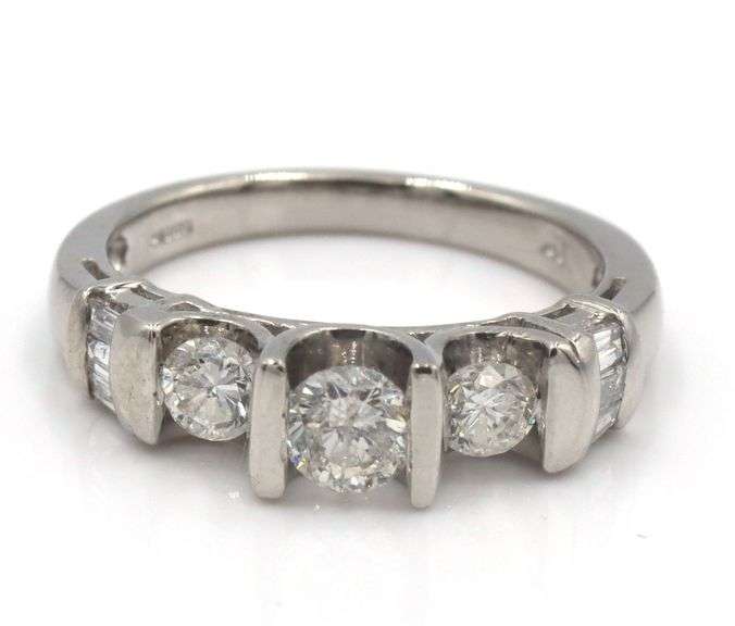 Platinum diamond 3 stone ring