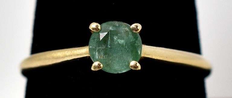 Pretty 10K Yellow Gold Emerald Gemstone Ring