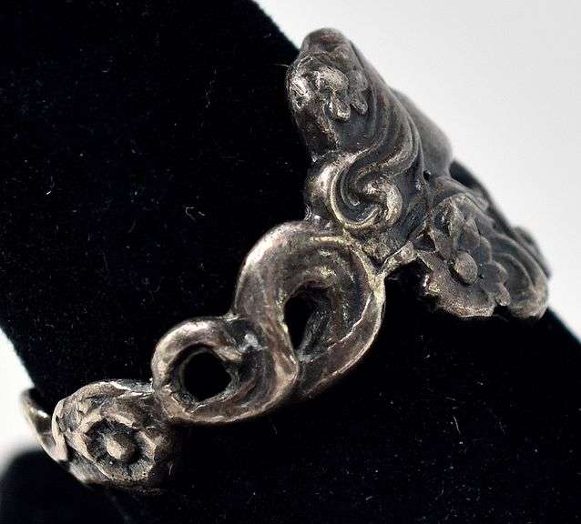 Girl Profile with Flower Detailing in Sterling Silver