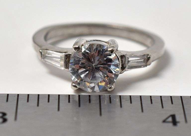 Round Cut CZ Stone Ring in Sterling Silver
