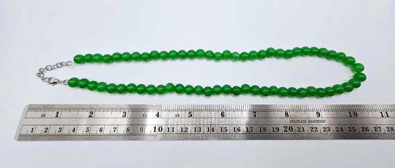 Beautiful 242.5 Ctw Natural Untreated Jade Necklace