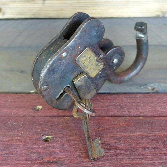 Alcatraz Prison Padlock with Keys