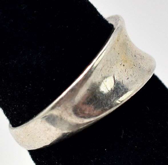 Simple Band Ring in Sterling Silver