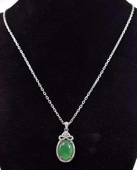 Angelic 6.85CTS Oval Shaped Cabochon-Cut Green Chalcedony & Colorless Sapphire Gemstone Pendant Neck