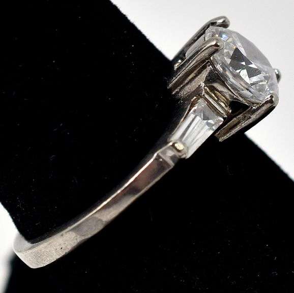 Round Cut CZ Stone Ring in Sterling Silver