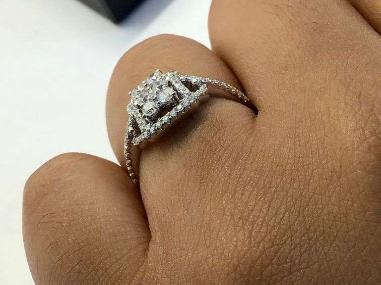 14K White Gold Round Brilliant Cut Diamond Ring