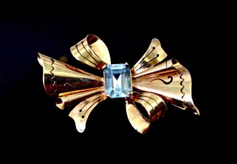 Mid Century Vintage 18K Rose Gold & Aqua Brooch