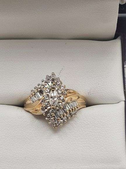 Absolutely gorgeous 14k yellow gold and diamond cluster ring