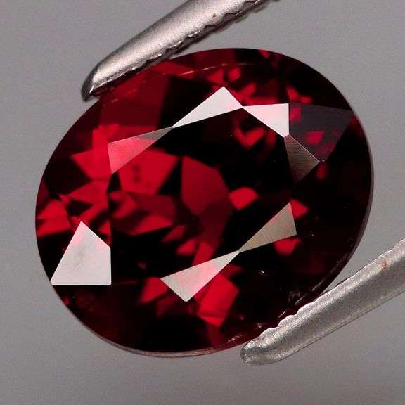 Impressive 3.18ct Mozambique Garnet with VS clarity!