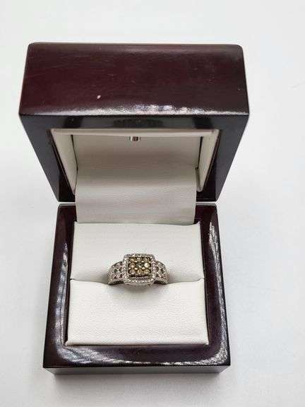Absolutely gorgeous 14k white gold diamond ring