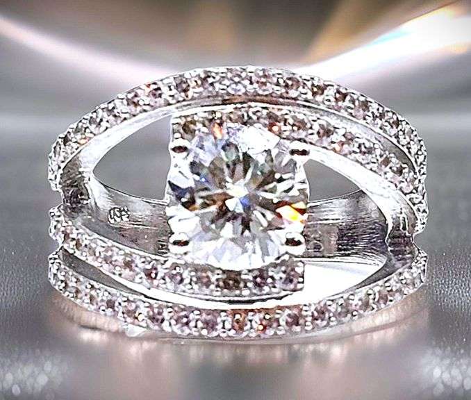 Dazzling 2.75 Ct Lab Simulated Diamond Ring