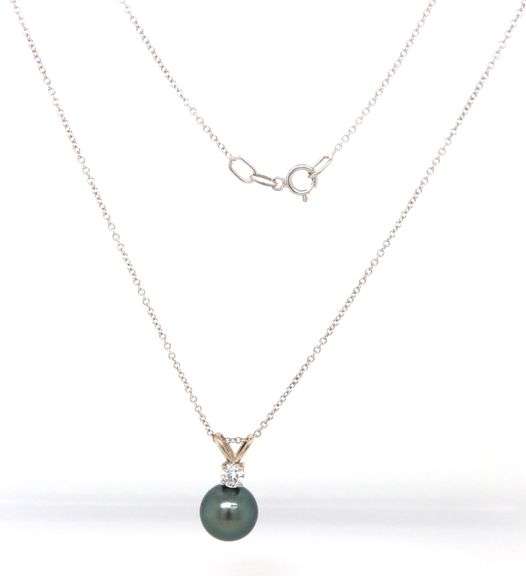 18kt White gold 8mm grey pearl and diamond pendant on chain