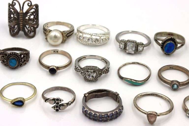 Group lot of 19 Vintage 925 sterling silver rings