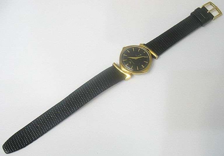 CONTENT OF SAFE DEPOSIT BOX: VINTAGE ART DECO WITTNAUER MEN'S WATCH