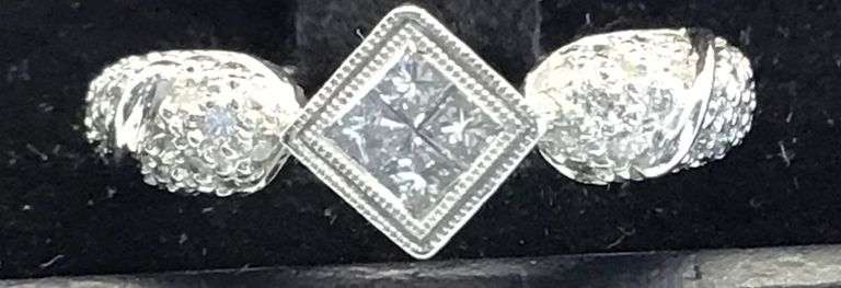18K White Gold Princess Cut Diamond Ring