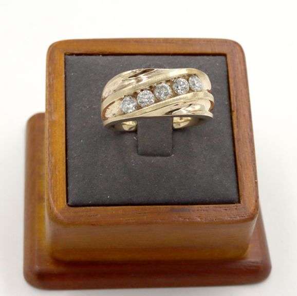 14kt Yellow gold 1.25ctw 5 stone diamond men's band