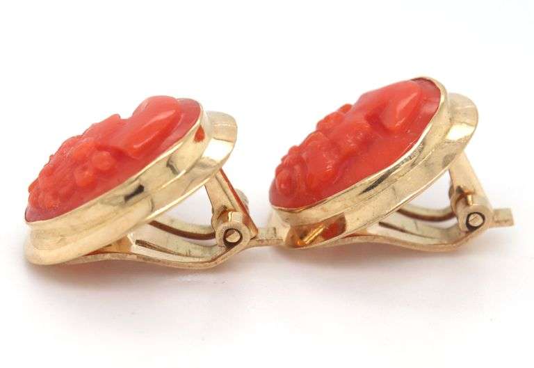 18kt Yellow gold Coral cameo earrings