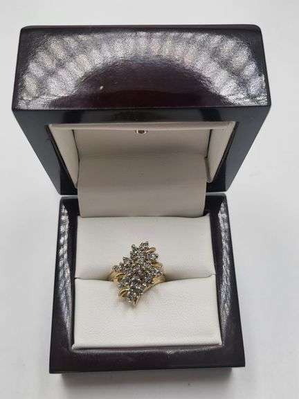 Beatiful 14K yellow gold and diamond cluster ring