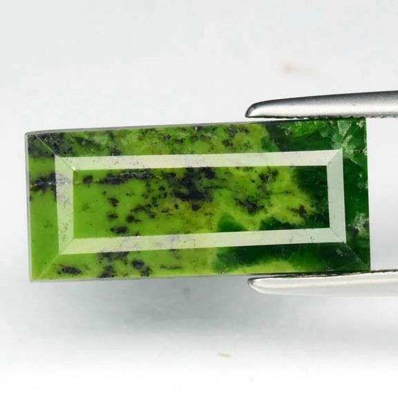 Unique! All natural! 4.97ct tri-color Tsavorite Garnet!!!