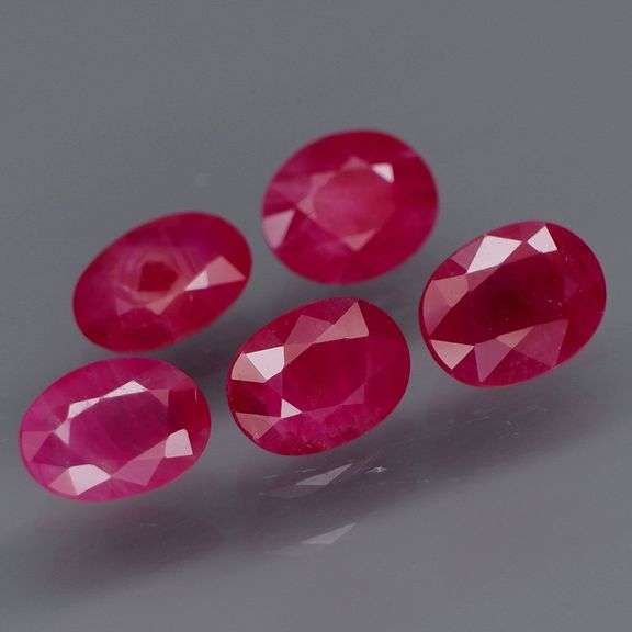 Collectors 5.33ct PIGEONS BLOOD Burmese Ruby set!!!