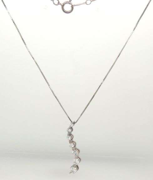 14kt White gold 0.40ctw diamond Journey pendant necklace