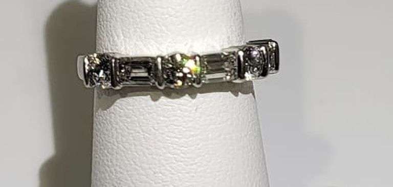 Luxurious Emerald Cut & Round Brilliant Diamond Band - G Color, VS Included, 0.950 Platinum" size 5.