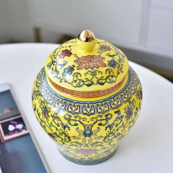 Chinese Imperial Enamel Porcelain Decorative Jar