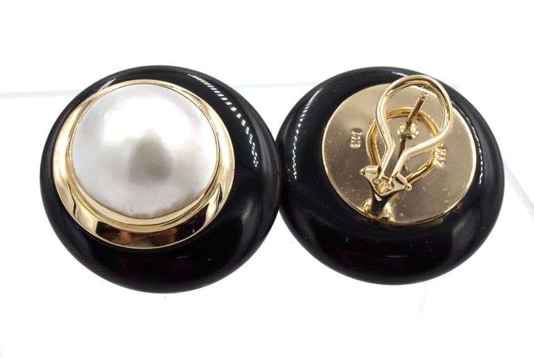 14kt Yellow gold Mabe pearl and black onyx earrings