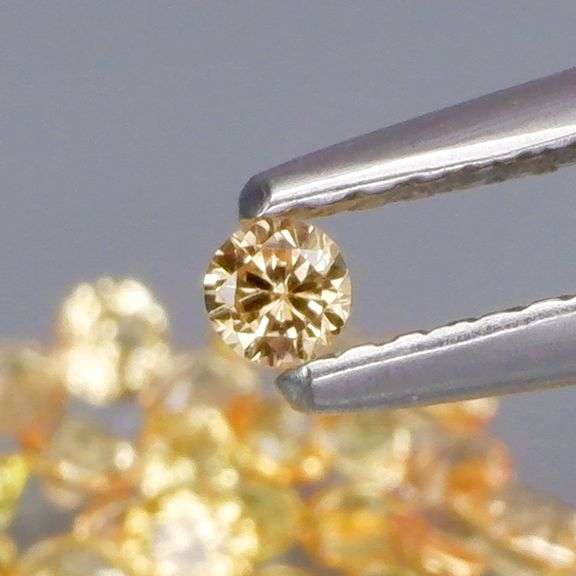 Fantastic 3.23ct diamond cut golden Sapphire set