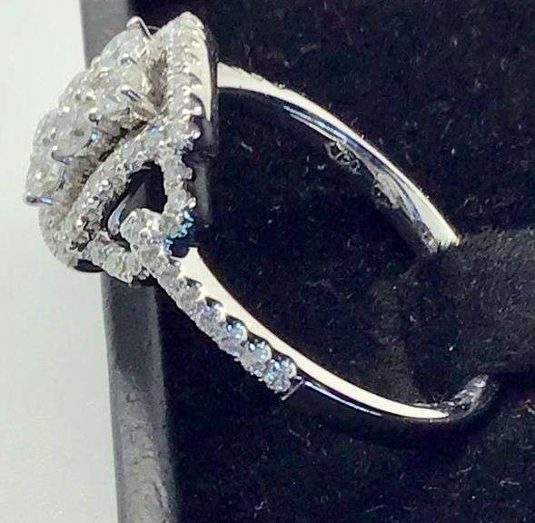14K White Gold Round Brilliant Cut Diamond Ring