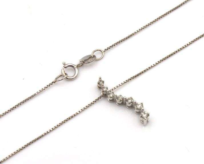 10kt White gold diamond pendant on box chain necklace