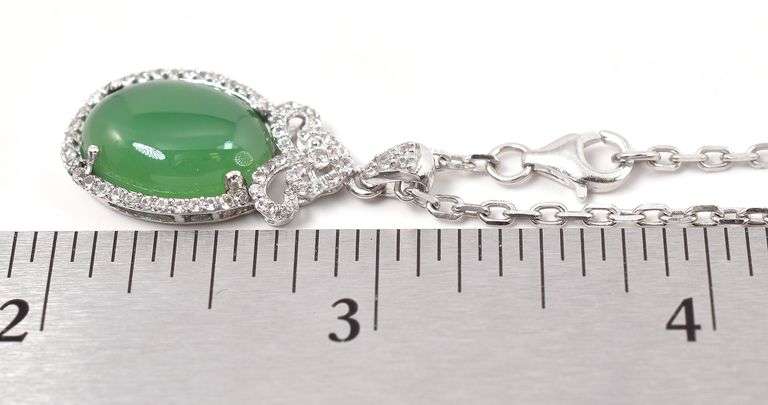Angelic 6.85CTS Oval Shaped Cabochon-Cut Green Chalcedony & Colorless Sapphire Gemstone Pendant Neck