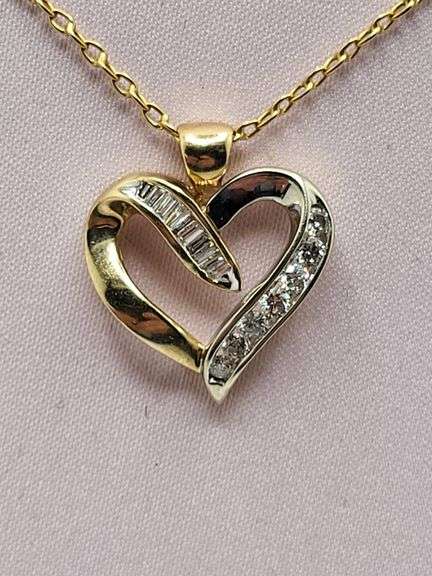 Beatiful 14K yellow gold and diamond heart pendant with chain