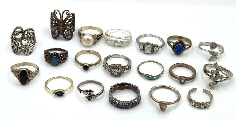 Group lot of 19 Vintage 925 sterling silver rings