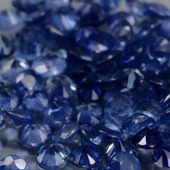 Multi-hue 3.94ct natural blue Sapphire set